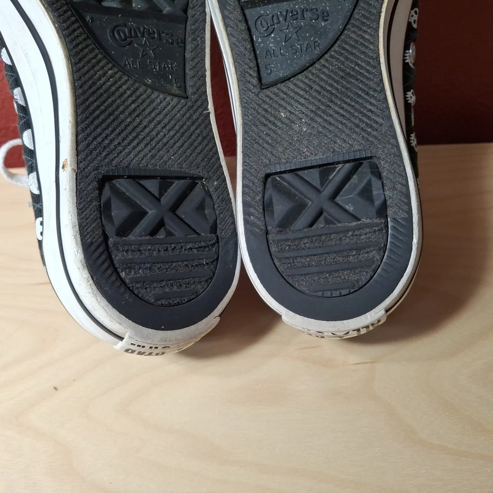 Converse Allstars Lo Top Sneakers Black w/ Mini White Skulls Women 7 - Picture 8 of 12